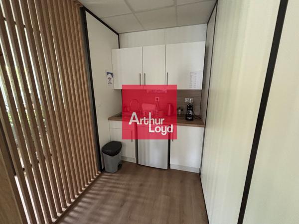 Bureaux à louer 100 m² rénovés Montbonnot-Saint-Martin parking inclus