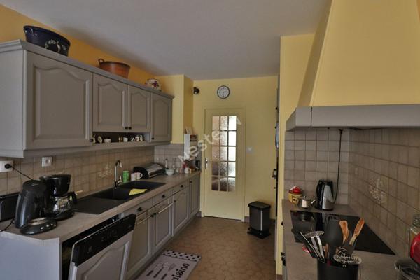 FRANCHEVILLE LE BAS - T4 - proche commodités - Traversant - Séjour Sud Ouest