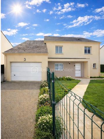 À seulement 5 minutes de Meaux, sur la commune recherchée de Trilport, découvrez cette superbe maison contemporaine construite en 2021, encore sous garantie décennale, offrant 146 m² habitables en R+1  (avec combles de 28m2 aménageables). Des prestations modernes dans un environnement calme et privilégié.

Son emplacement est idéal : écoles de la maternelle au collège, commerces et transports accessibles à pied. La Gare de Trilport permet de rejoindre Paris en environ 30 minutes grâce aux trains directs, un véritable confort pour les actifs. Des volumes impressionnants et une luminosité remarquable
Dès l’entrée, vous serez séduit par les volumes généreux et la qualité des prestations.

- Le rez-de-chaussée s’organise autour d’une magnifique pièce de vie de 60 m², baignée de lumière, offrant un espace de réception idéal entre salon, séjour et salle à manger.
La cuisine contemporaine entièrement équipée, pensée pour les amateurs de gastronomie, propose de nombreux rangements et de vastes plans de travail, complétée par une arrière-cuisine / cellier-buanderie parfaitement fonctionnelle.
Toujours de plain-pied, vous profiterez d’une suite parentale élégante avec chambre et salle d’eau privative, offrant confort et intimité.
Un WC indépendant et une entrée avec rangements complètent ce niveau.

- Un étage dédié à la vie de famille. Édifié sur plancher béton, l’étage accueille :
Trois belles chambres aux volumes confortables dont une suite avec salle d’eau privative et dressing. Une salle de bains familiale supplémentaire. Un WC indépendant.
Un atout supplémentaire : combles aménageables d’environ 28 m², offrant un potentiel idéal pour créer une chambre supplémentaire, un bureau ou une salle de loisirs. 

Un extérieur privilégié, sans vis-à-vis. Implantée sur un terrain clos de 761 m², cette propriété offre calme et intimité.
Vous profiterez d’un agréable jardin sans vis-à-vis, parfaitement adapté à la vie familiale, ainsi que de terrasses idéalement exposées plein sud, invitant à profiter pleinement des beaux jours.
Un grand garage double complète les prestations de ce bien.

Les atouts majeurs : Maison récente (2021) sous garantie décennale avec excellent DPE B. Chauffage au sol. Volumes et luminosité exceptionnels. Suite parentale au rez-de-chaussée. Grand garage double. Un vrai étage sans mansardes. Combles aménageables. Domotique sur l'ensemble du bien. Terrain clos sans vis-à-vis. Commodités, écoles et gare à pied

Une propriété élégante et parfaitement entretenue, idéale pour une famille recherchant confort moderne, espace et proximité de Paris.
Un bien rare sur le secteur – à découvrir sans tarder.