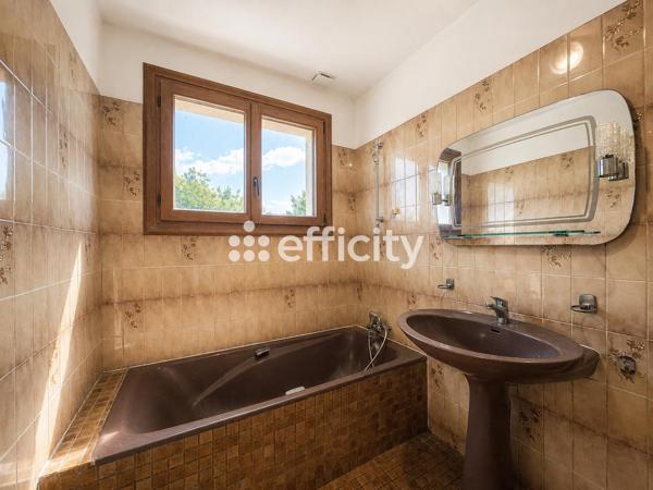 Maison
         5 pièces
        - 114 m² Exclusivité 151 000 € *