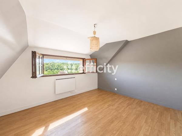 Maison
         5 pièces
        - 114 m² Exclusivité 151 000 € *