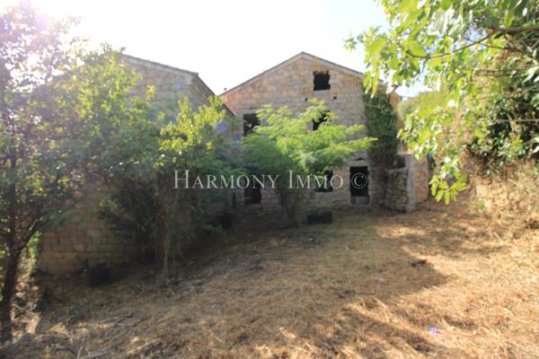 PILA-CANALE — Rare : Grand terrain en restanques de 2 154 m2avec bâtisse traditionnelle en granit à réhabilite