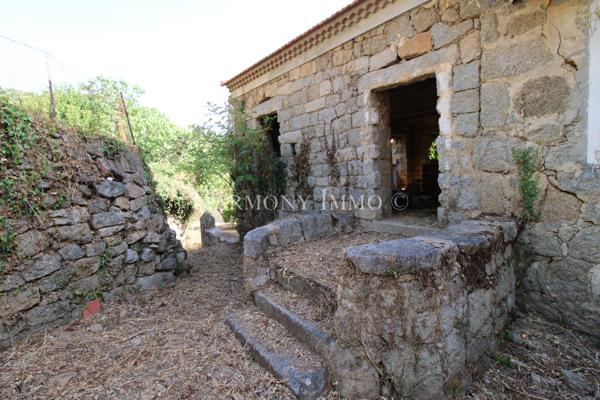 PILA-CANALE — Rare : Grand terrain en restanques de 2 154 m2avec bâtisse traditionnelle en granit à réhabilite