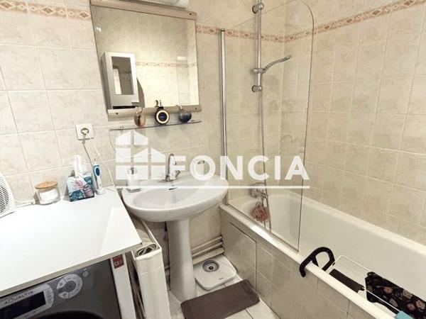 Location Appartement 3 pièces 67.2 m² - 183 RUE DE LA GARE Montluel 01120