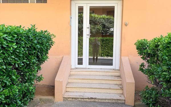 Appartement à vendre    2 pièces • 43 m2 Six-Fours-les-Plages