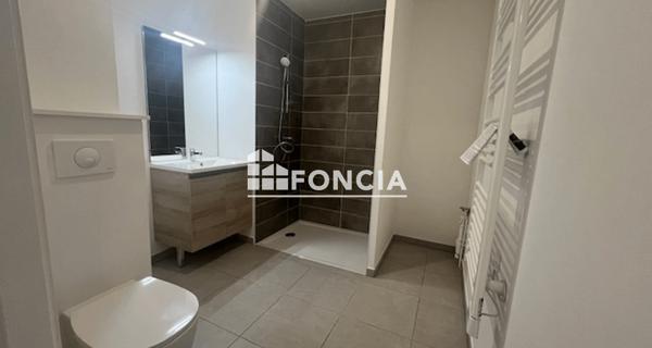 À vendre Studio 41 m² - Rillieux-la-pape 69140