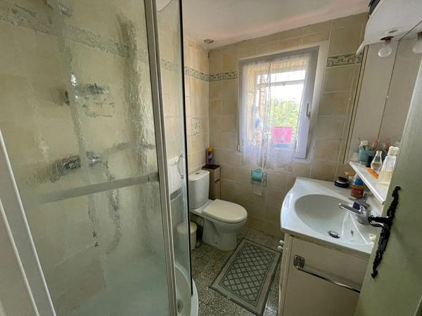 Maison en pierre avec pigeonnier et dépendances à rénover secteur FORCALQUIER.