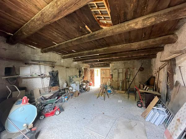 Maison en pierre avec pigeonnier et dépendances à rénover secteur FORCALQUIER.