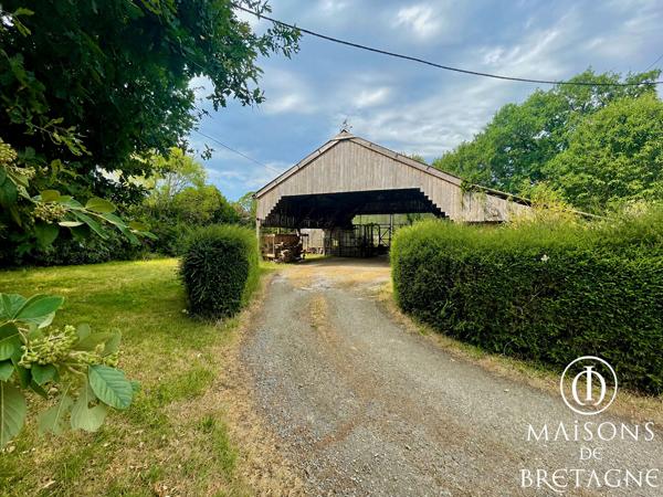 29380 BANNALEC Longère et hangar à Bannalec sur 2 986 m² de terrain