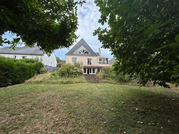 Maison familiale de caractère de 319m² - environnement verdoyant et calme