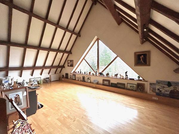 Maison familiale de caractère de 319m² - environnement verdoyant et calme