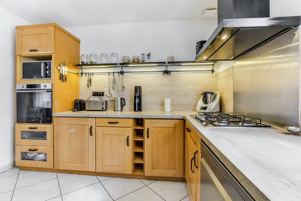 MAISON FAMILIALE T7 – 180 M² – PISCINE – PANNEAUX SOLAIRES – QUARTIER CALME