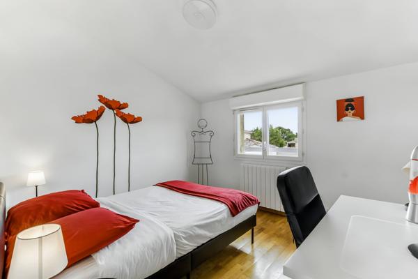 MAISON FAMILIALE T7 – 180 M² – PISCINE – PANNEAUX SOLAIRES – QUARTIER CALME