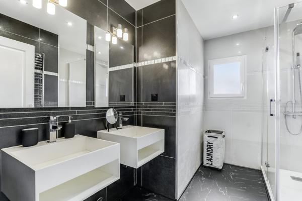 MAISON FAMILIALE T7 – 180 M² – PISCINE – PANNEAUX SOLAIRES – QUARTIER CALME