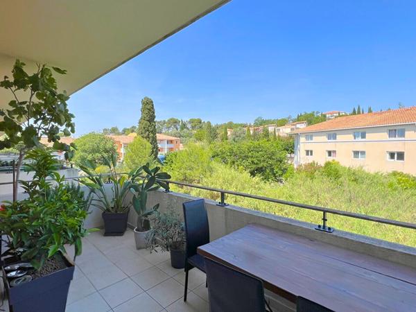 Dernier étage avec vue dégagée et deux places de stationnement !