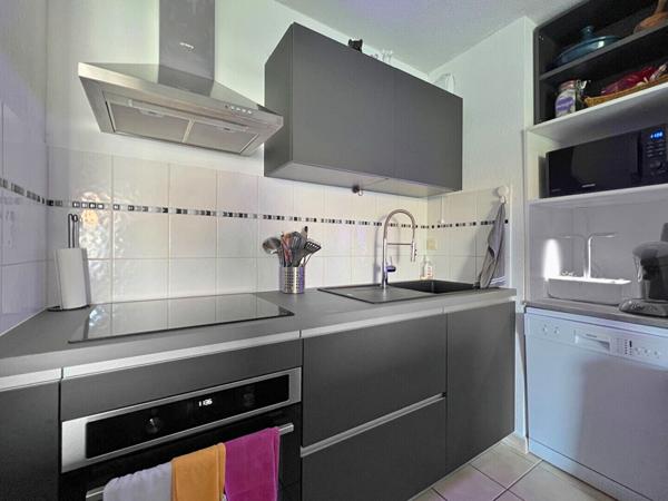 Dernier étage avec vue dégagée et deux places de stationnement !