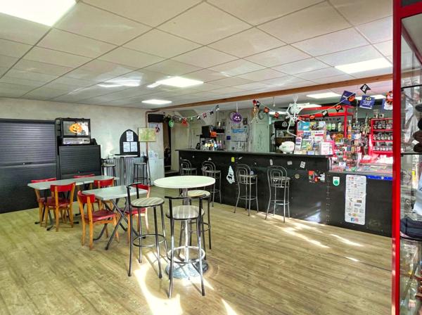 Vocance (07690) MAISON DE VILLAGE en pierre de 290m² - Habitation 160 m² et Espace commercial 130m² - Deux terrasses + Garage