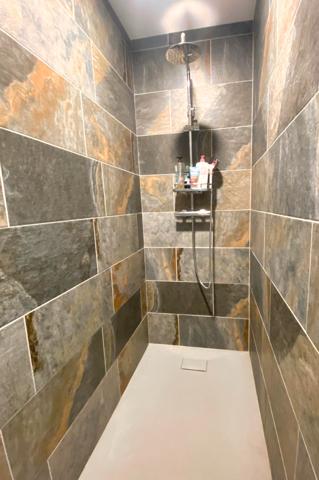 Vocance (07690) MAISON DE VILLAGE en pierre de 290m² - Habitation 160 m² et Espace commercial 130m² - Deux terrasses + Garage