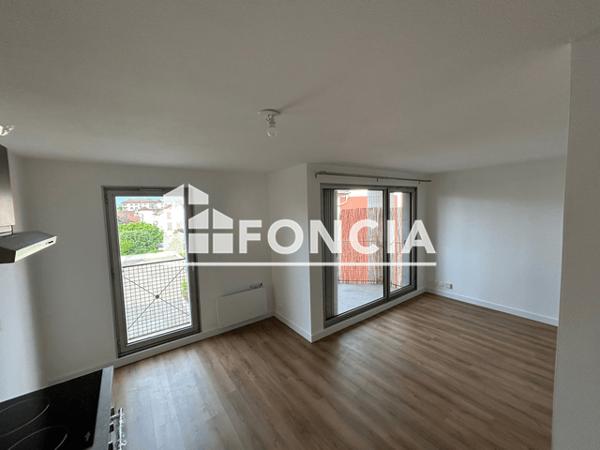 Location Appartement 2 pièces 42.45 m² - 21 AU 27, RUE CDT PERREAU Grenoble 38100