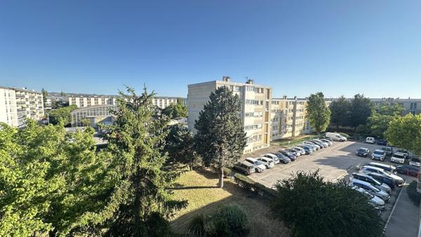 Appartement T4 contemporain rénové et lumineux