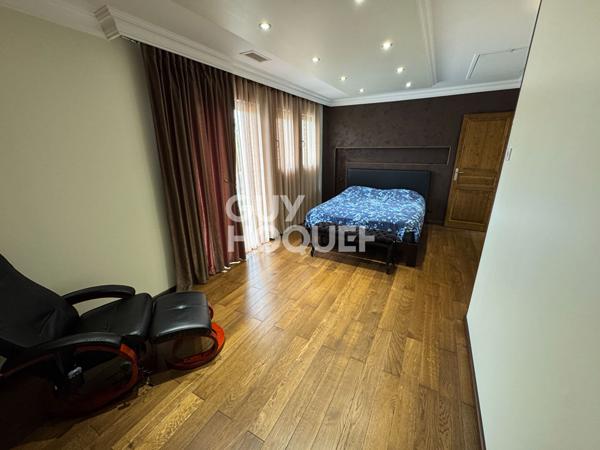 Maison spacieuse à vendre à Décines-Charpieu - 5 chambres et piscine !