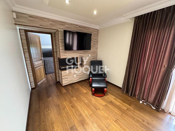 Maison spacieuse à vendre à Décines-Charpieu - 5 chambres et piscine !