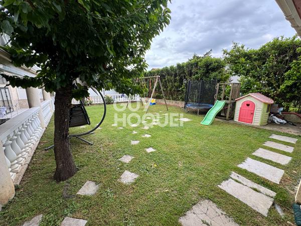 Maison spacieuse à vendre à Décines-Charpieu - 5 chambres et piscine !