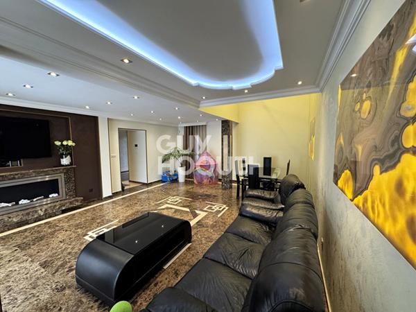 Maison spacieuse à vendre à Décines-Charpieu - 5 chambres et piscine !