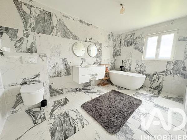 Maison à vendre 6 pièces 147 m² Brain-sur-Allonnes