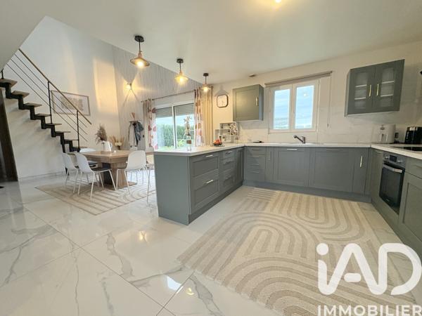 Maison à vendre 6 pièces 147 m² Brain-sur-Allonnes