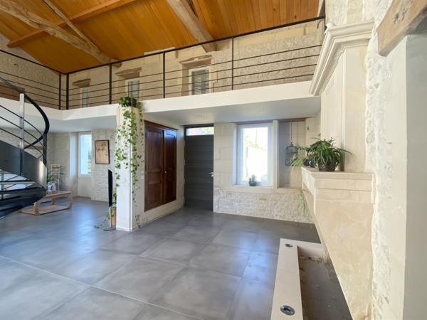 Maison rénovation contemporaine avec grand jardin