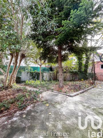 Demeure 7 pièces de 145 m² à Alès (30100)