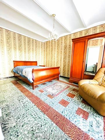 Demeure 7 pièces de 145 m² à Alès (30100)