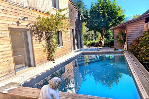 Proche centre ville, maison familiale avec 2 studios, piscine et garage