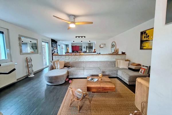 Proche centre ville, maison familiale avec 2 studios, piscine et garage