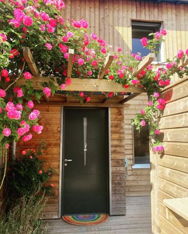 Proche centre ville, maison familiale avec 2 studios, piscine et garage