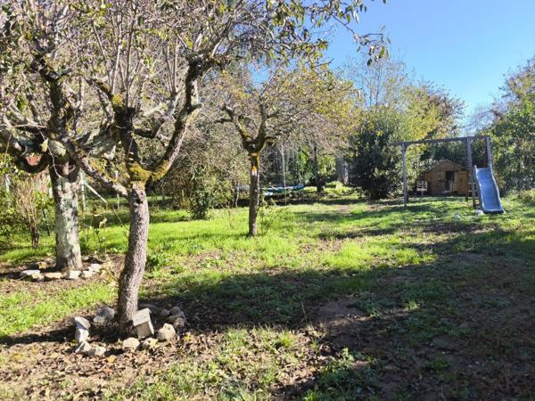 Proche centre ville, maison familiale avec 2 studios, piscine et garage