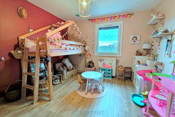 Proche centre ville, maison familiale avec 2 studios, piscine et garage