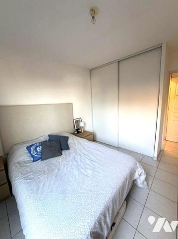 Dans une résidence sécurisée, appartement 2 pièces situé au niveau N-2.