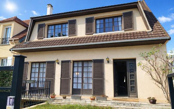 Maison à vendre    8 pièces • 154,53 m2 Saint-Maur-des-Fossés