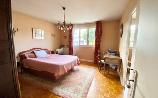 Maison à vendre    8 pièces • 154,53 m2 Saint-Maur-des-Fossés