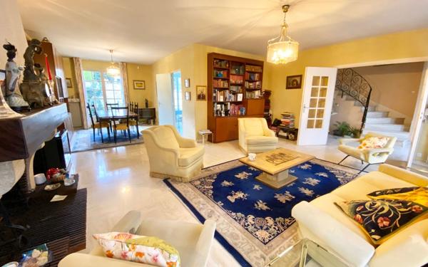 Maison à vendre    8 pièces • 154,53 m2 Saint-Maur-des-Fossés