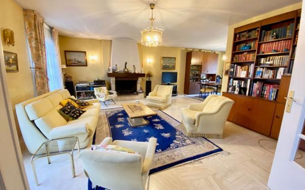 Maison à vendre    8 pièces • 154,53 m2 Saint-Maur-des-Fossés