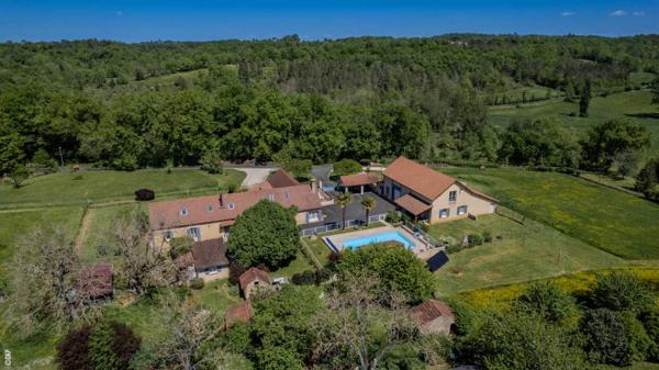 Gîtes chambres d'hôtes - Gourdon Secteur GOURDON - Site privilégié pour cette Propriété avec gites et piscine sur 1ha