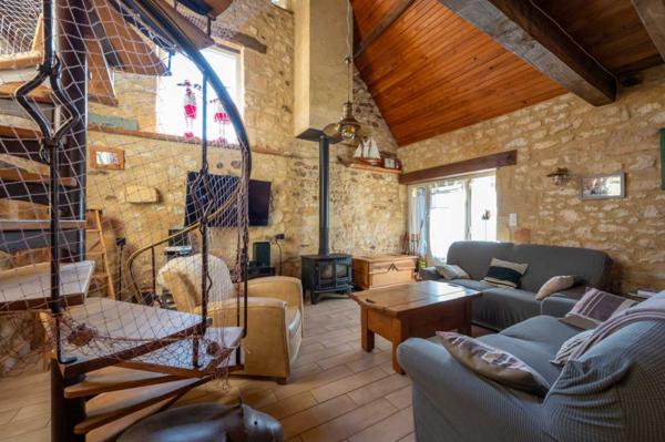 Gîtes chambres d'hôtes - Gourdon Secteur GOURDON - Site privilégié pour cette Propriété avec gites et piscine sur 1ha