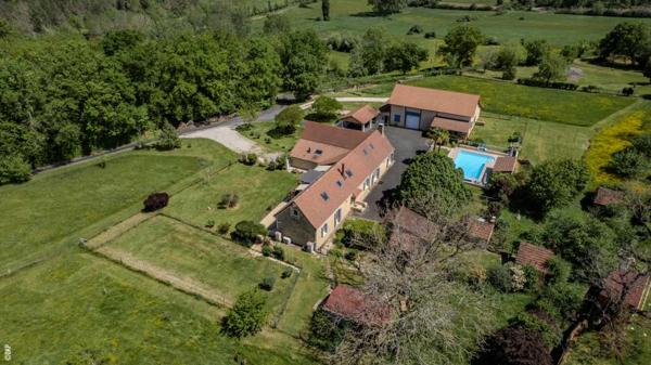 Gîtes chambres d'hôtes - Gourdon Secteur GOURDON - Site privilégié pour cette Propriété avec gites et piscine sur 1ha