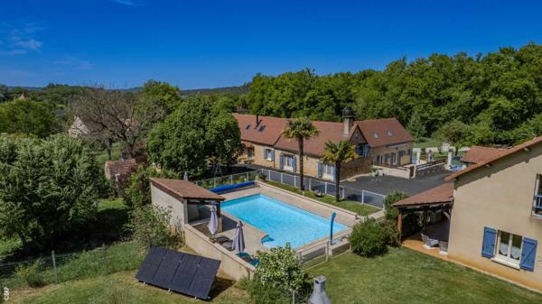 Gîtes chambres d'hôtes - Gourdon Secteur GOURDON - Site privilégié pour cette Propriété avec gites et piscine sur 1ha