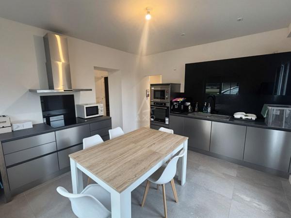 MAISON FAMILIALE 5 CH ET GRAND GARAGE DE 250 M²