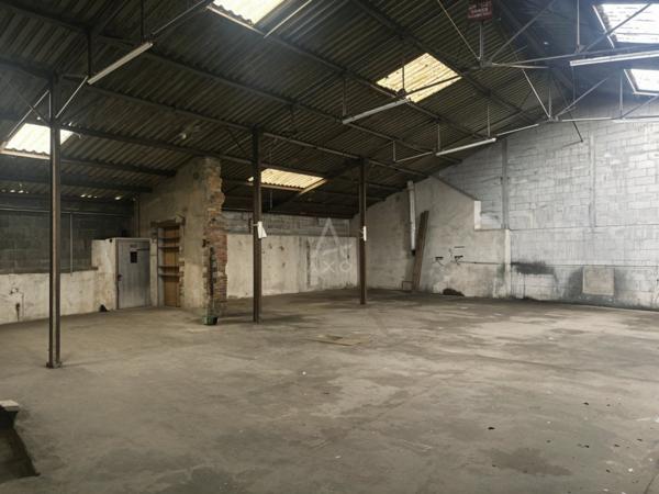 MAISON FAMILIALE 5 CH ET GRAND GARAGE DE 250 M²