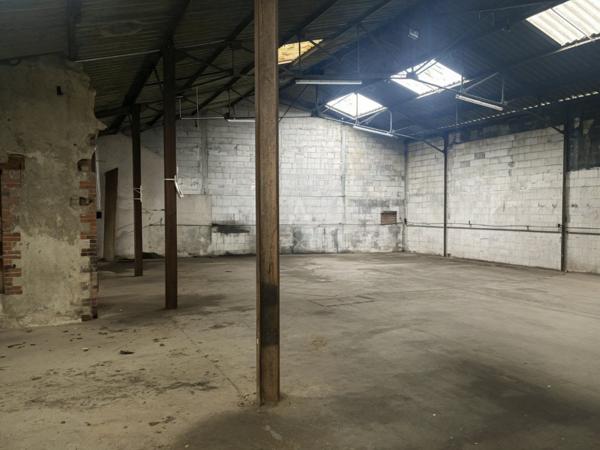 MAISON FAMILIALE 5 CH ET GRAND GARAGE DE 250 M²